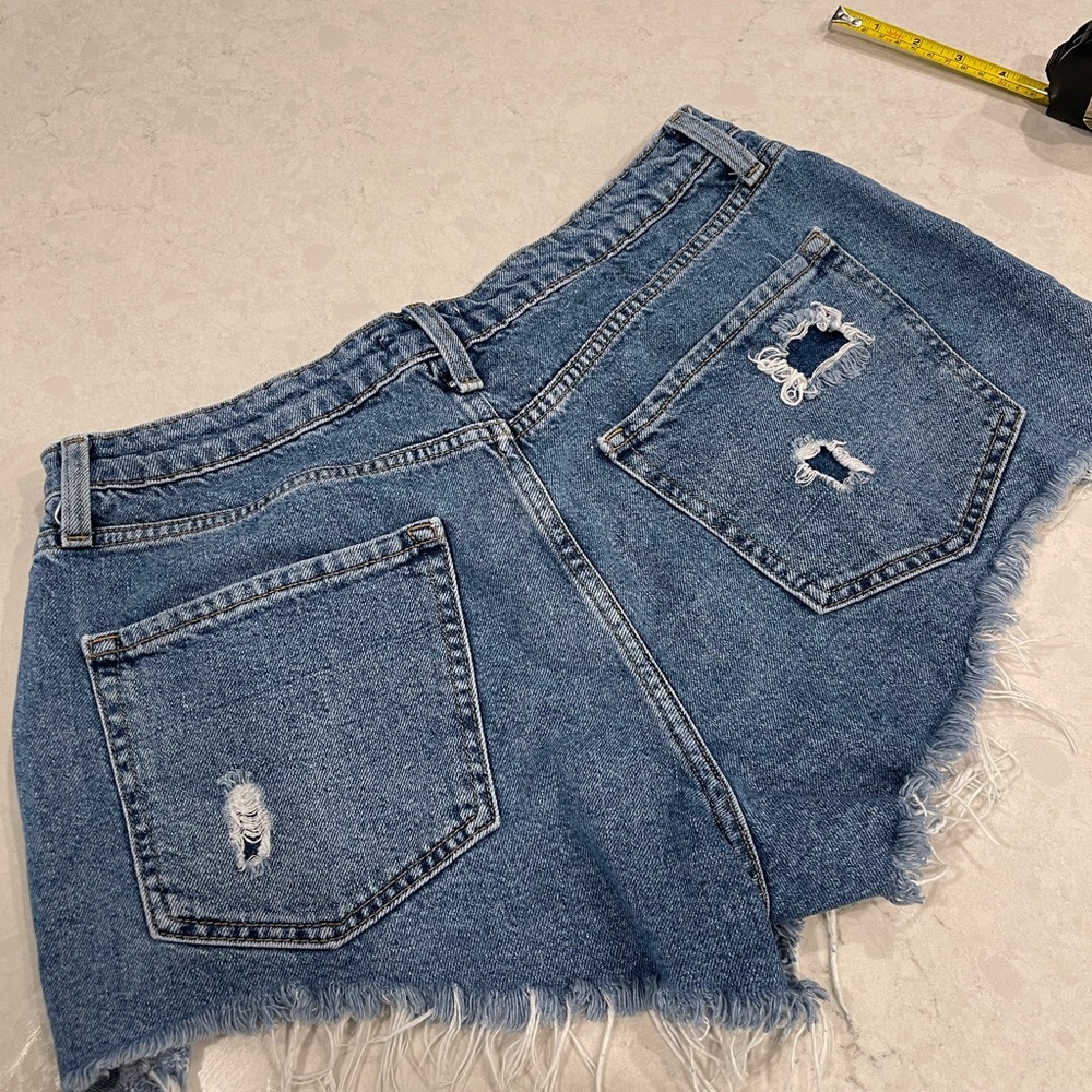 Forever 21 Shorts Womens Size 30 Cut Off High Rise Distressed Medium Wash Blue - Picture 3 of 4